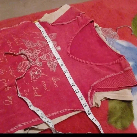 🍭🌹 Red top with flower decorations - Picture 7 of 11